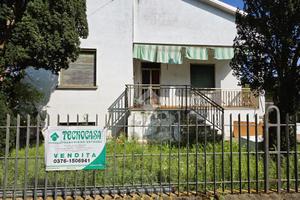 CASA SEMINDIPENDENTE A BAGNOLO SAN VITO