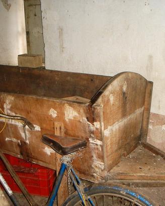 cassa per pigiare uva di altra epoca