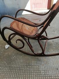 Sedia a dondolo antica 