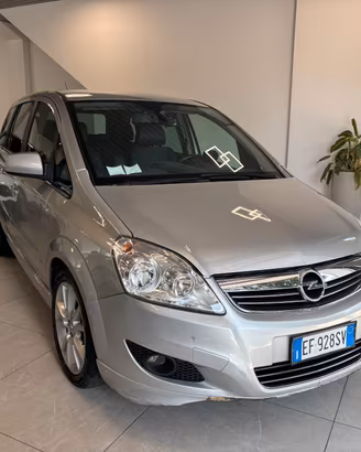 Opel Zafira 1.8 16V VVT Cosmo
