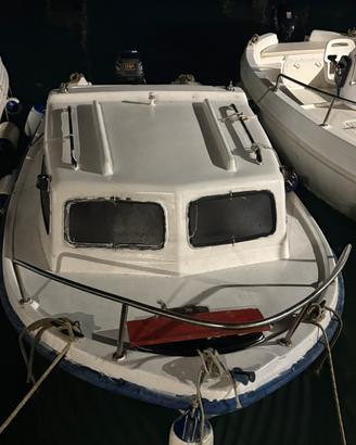 Barca con motore funzionante