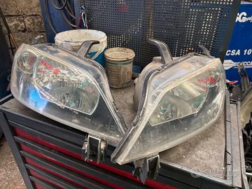 FARI ANTERIORI MAZDA 2 ANNO:2004