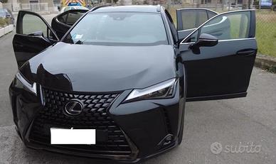 Lexus Ux 250h Hybrid Midnight - Eleganza, tecnolog