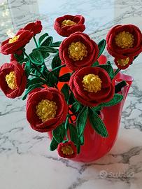 Fiori fatti a mano all'uncinetto 