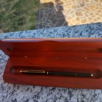 PORTAPENNA IN  LEGNO  MASSICCIO DI CILIEGIO