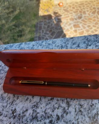 PORTAPENNA IN  LEGNO  MASSICCIO DI CILIEGIO