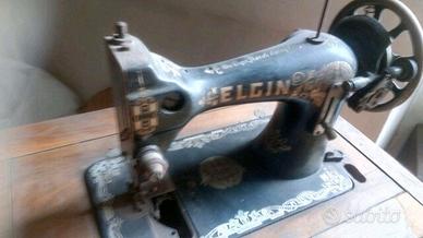 Antica macchina da cucire con mobiletto originale