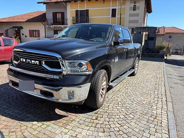 RAM 1500 5.7 V8 CREW CAB