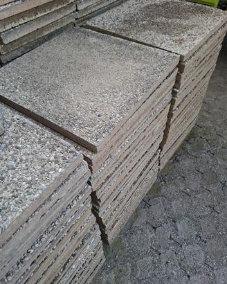 Piastre in graniglia da giardino 50×50