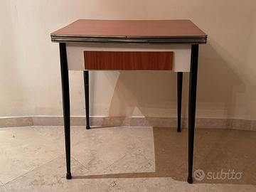 Tavolo da cucina allungabile vintage