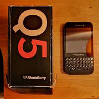 Telefono BlackBerry Q5 con confezione 