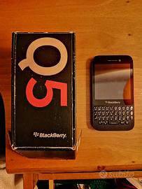 Telefono BlackBerry Q5 con confezione 