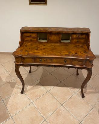 Scrittoio in radica di noce