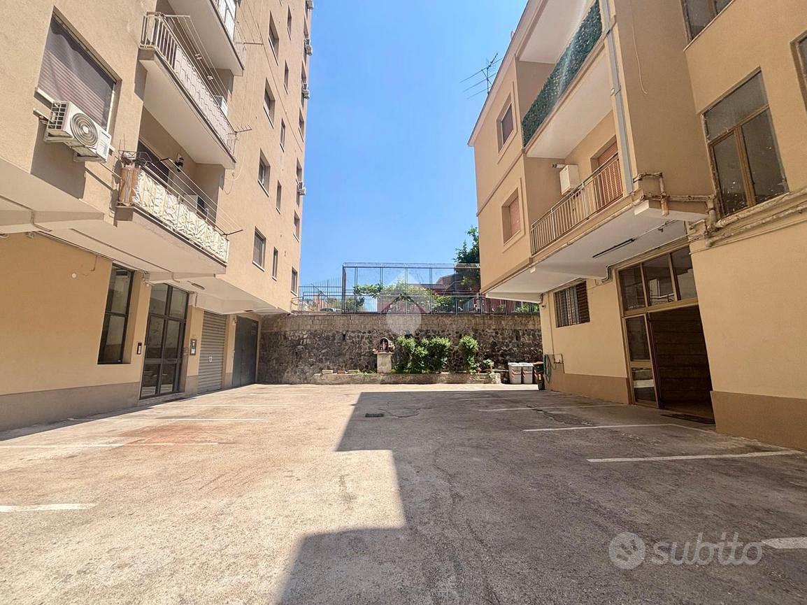 3 LOCALI A NAPOLI