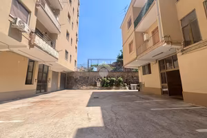 3 LOCALI A NAPOLI