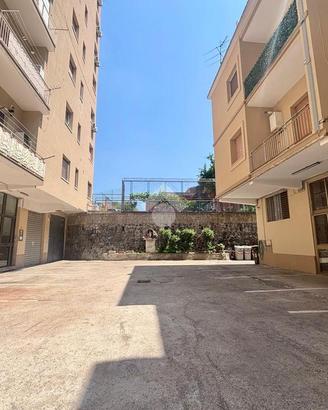 3 LOCALI A NAPOLI