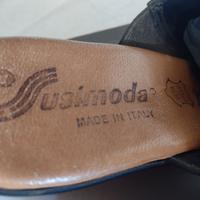 Sabot in pelle nera brand italiano