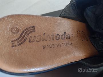 Sabot in pelle nera brand italiano