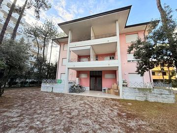 Appartamento con due camere matrimoniali e ampi...