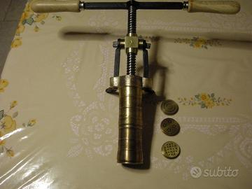 Torchio bigolaro antico con 3 trafile