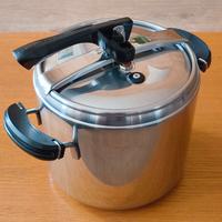 Pentola a pressione Lagostina