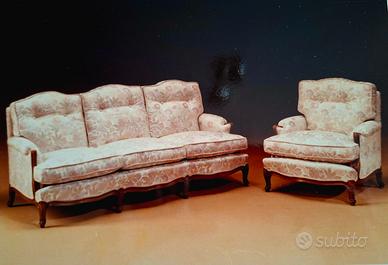Salottino: un divano con tre poltrone