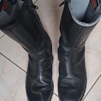 Stivali moto + protezione schiena .
