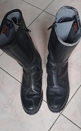 Stivali moto + protezione schiena .