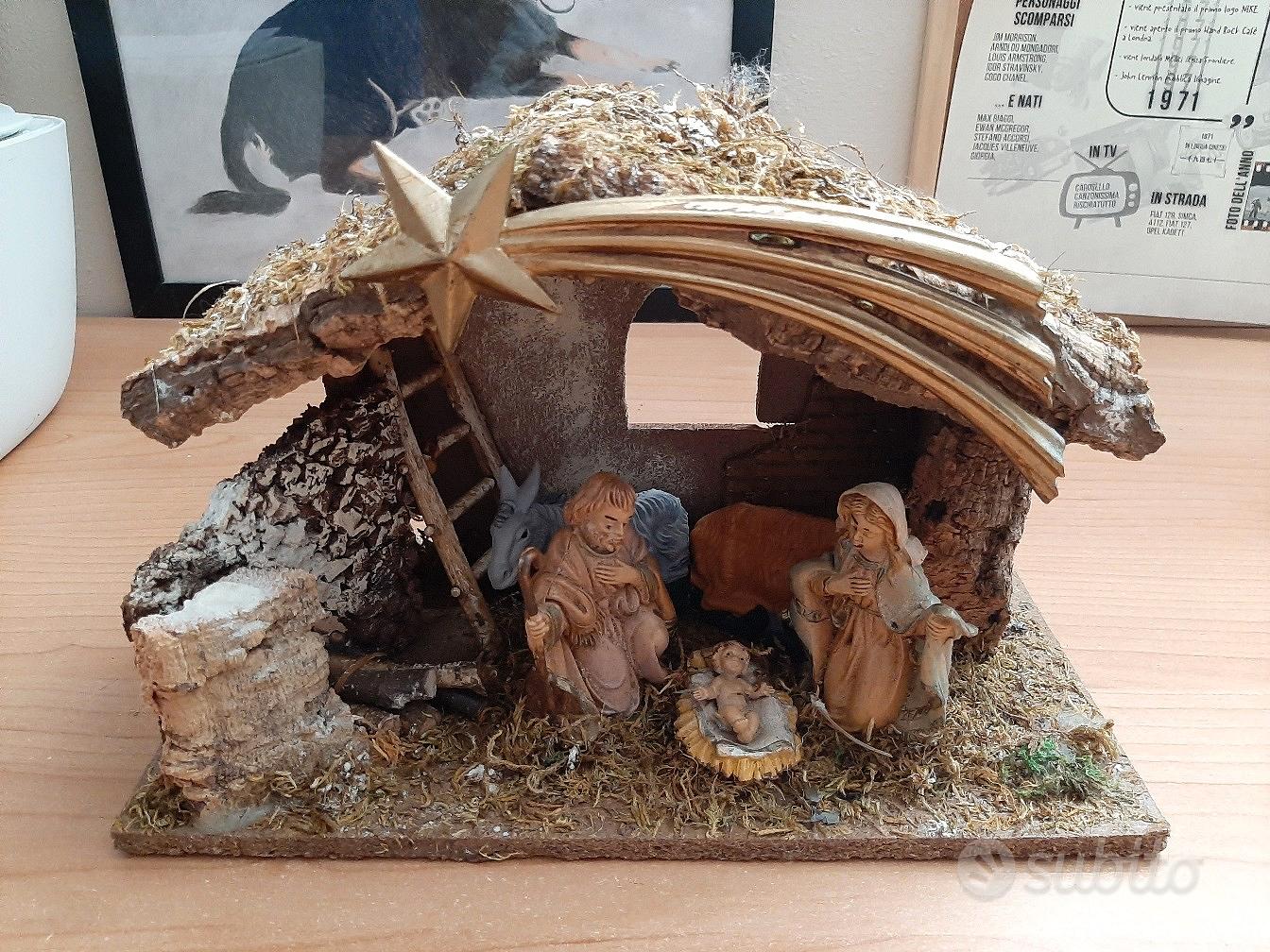 Presepe in legno artigianale con statuine - Arredamento e Casalinghi In  vendita a Treviso