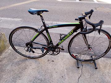 bicicletta  corsa in carbonio 