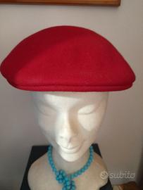 Cappello basco rosso