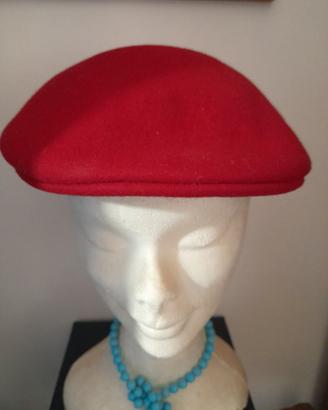 Cappello basco rosso
