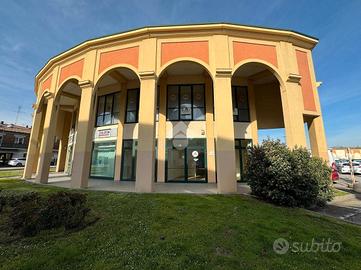 Ampio immobile ad uso direzionale/laboratorio