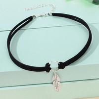 Collana girocollo piume