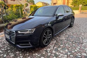 Audi A4 quattro benzina