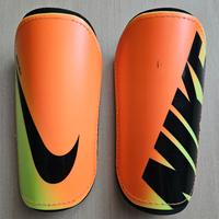 parastinchi uomo calcio nike