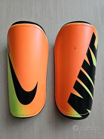 parastinchi uomo calcio nike