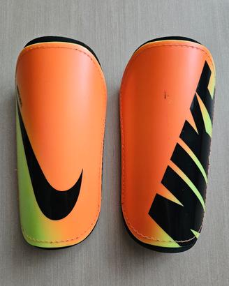 parastinchi uomo calcio nike
