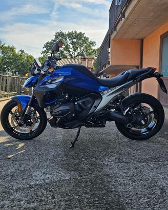 BMW R1300R -  solo 338 km - full optionals -
