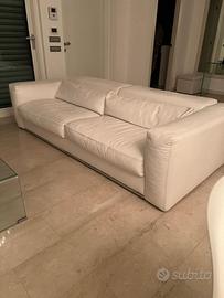 Divano in pelle bianca