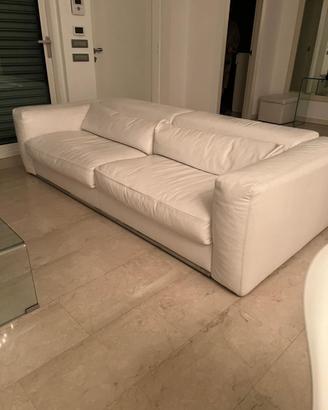 Divano in pelle bianca