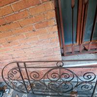 Inferriata antica in ferro battuto