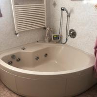 Vasca idromassaggio angolare