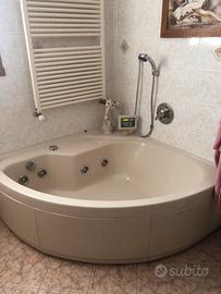 Vasca idromassaggio angolare