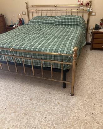 Struttura letto matrimoniale d’epoca in ottone