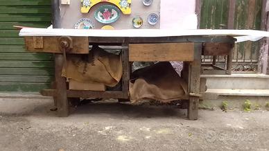 Antico tavolo da falegname