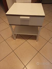 Comodino Ikea 