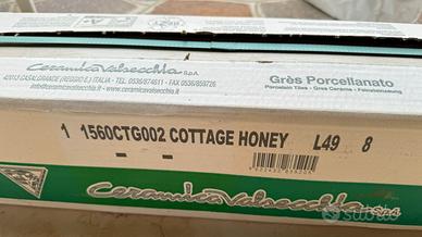 N.2 confezioni di gres effetto legno