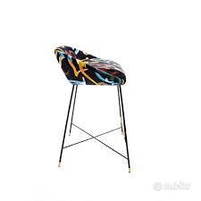 "SGABELLO IN METALLO IMBOTTITO  ""TOILETPAPER""