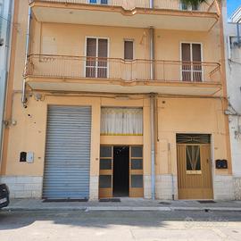 Vendita appartamento primo piano e 2 posti auto